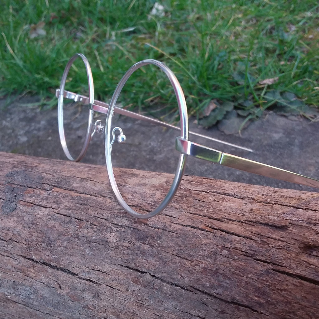 Brille aus Silber von Angela Zbinden Basel Goldschmiede Kostbares Schmuck Basel Schweiz